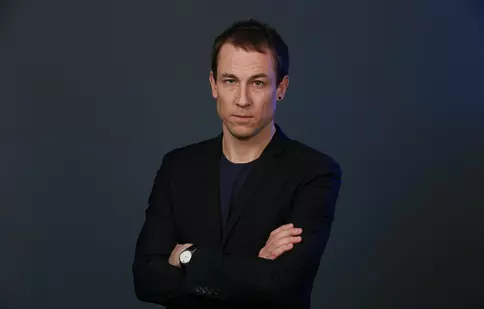 Tobias Menzies filmează alături de Julia Louis-Dreyfus comedia „Beth & Don”