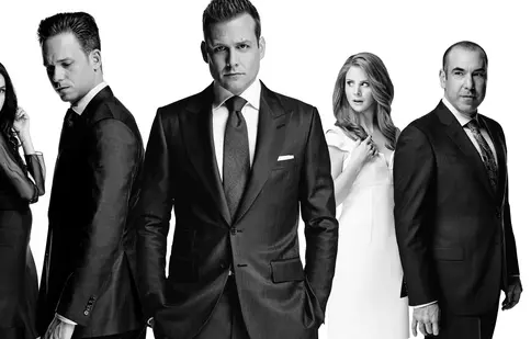 A fost comandat oficial spin-off-ul serialului „Costume”