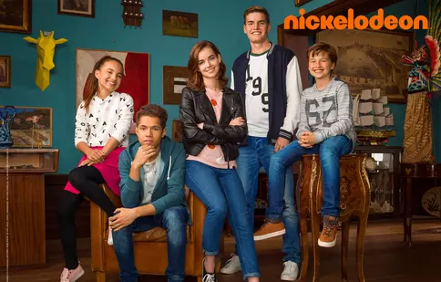 Premieră în România: Nickelodeon difusează serialul „Misterul familie Hunter”