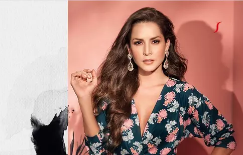 Actriţa de telenovele Carmen Villalobos va avea o nuntă ca-n poveşti