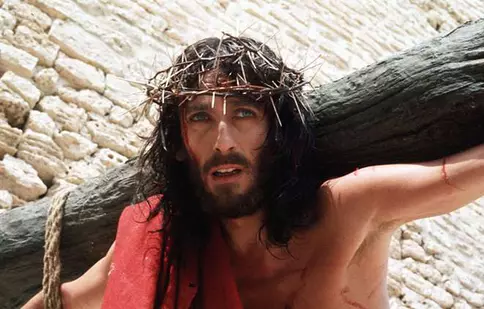 Recomandarea TVmania pentru seara de vineri, 6 aprilie: „Iisus din Nazareth”, cu Robert Powell
