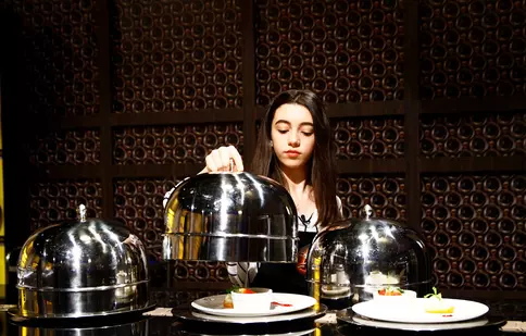 Fiica lui Sorin Bontea, la jurizarea pe nevãzute, chiar de ziua de naștere a tatãlui sãu