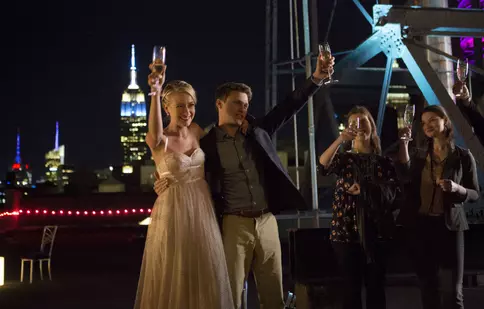 A început vara iubirii cu filme romantice pe Netflix. Platforma de streaming difuzează povești de dragoste pe toate gusturile!