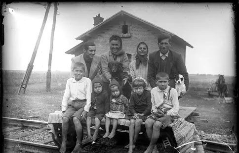 GALERIE FOTO. „Ţara moartă”, cel mai de succes documentar românesc al anului 2017, este disponibil pe DVD