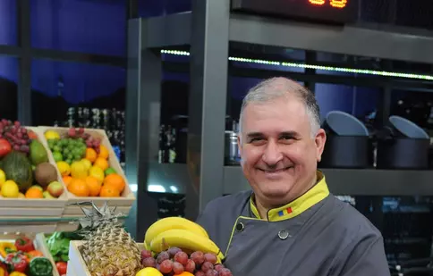 Horia Vîrlan complice în bucătăria sa, la o cerere în căsătorie