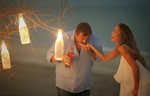 Horia Brenciu a lansat o piesă pentru cei care au „Poftă de băut” o sticlă de vin cu persoana iubită