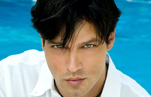 Starul italian Gabriel Garko, din serialul „Onoare și respect”, prezintă Cerbul de Aur