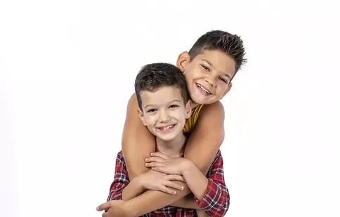 Victor și Călin Popescu, copiii care completează distribuția sezonului doi „Fructul oprit”