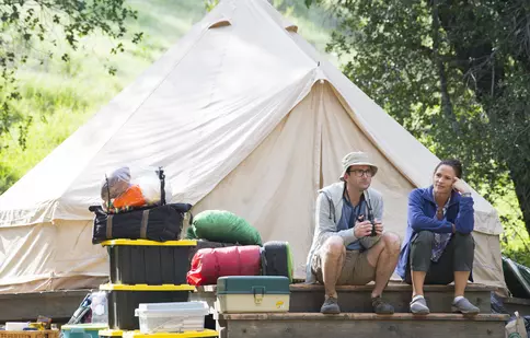 Azi, 15 octombrie, are premiera la HBO și pe HBO GO primul episod din noul serial original „Camping”