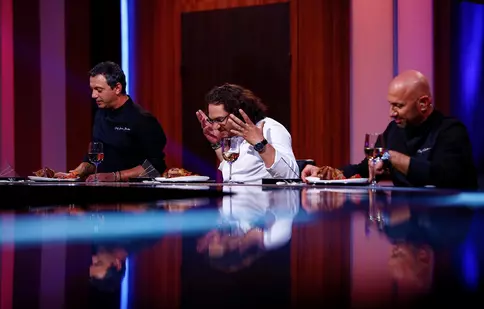 Preparat șoc pentru jurații „Chefi la cuțite”: „Ar trebui să primim spor de periculozitate!”