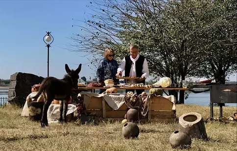 Tora Vasilescu e prima invitată din noul sezon „Politică şi delicateţuri”. Încep noi sezoane ale show-urilor TVR 1