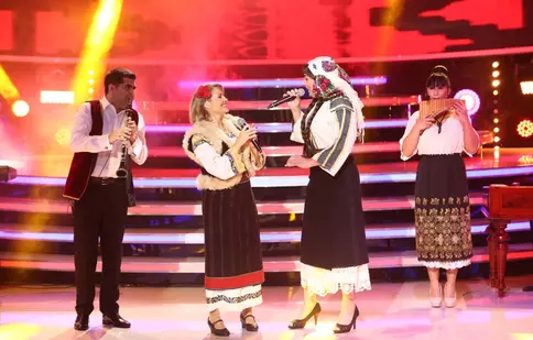 Mirela Vaida îmbracă portul popular moldovenesc și cântă cu Alin Gheorghișan, la „Te cunosc de undeva!”