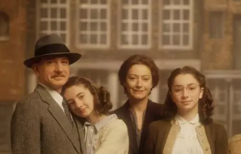 TVR 1 difuzează filmul „Anne Frank”, glasul unei generaţii