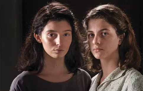 De luni, 19 noiembrie, HBO începe difuzarea noului serial „Prietena mea genială”, adaptarea pentru televiziune a celebrei serii de romane