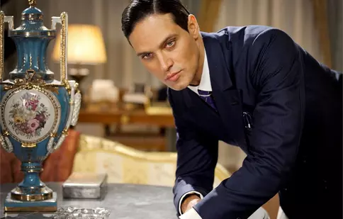 TVR 2 difuzează din 5 ianuarie o nouă producție cu Gabriel Garko, „Rudolf Valentino: Destinul unei legende”