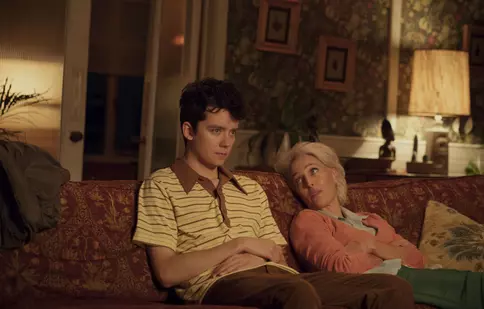 Netflix a provocat și actorii din serialul „Sex Education” să le răspundă adolescenților din România