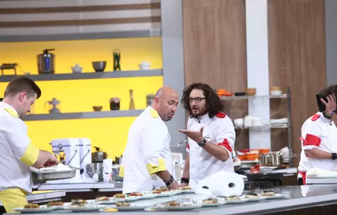„Chefi la cuțite” revine luni, 7 ianuarie, pe micile ecrane. Chef Florin Dumitrescu: „Nu mă călcați pe coadă, că înnebunesc!”