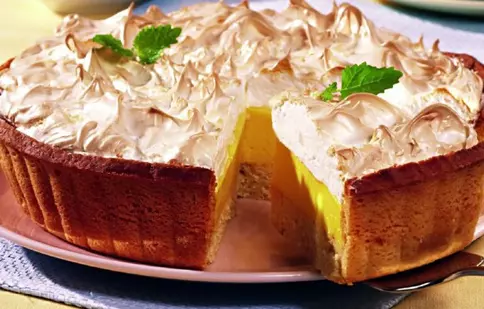 Învață să prepari pas cu pas: Tartă de bezea cu lămâie