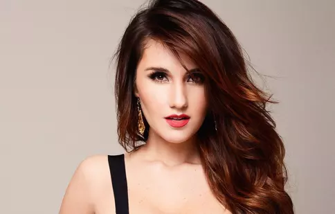 FOTO. Dulce María anunţă logodna cu producătorul Paco Álvarez