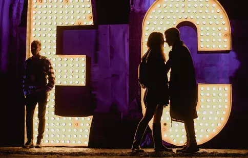 Electric City: cum devin 30 de hectare un oraș care trăiește doar cinci zile și cine sunt locuitorii lui