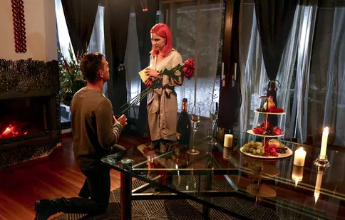 Episod 23, Sezon 2. Vlad Gherman o cere în căsătorie pe Cristina Ciobănașu în „Fructul oprit”