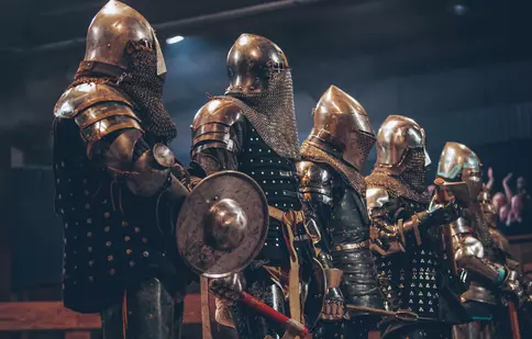 Din această seară, History ne invită să urmărim un serial despre un sport inedit – „MMA cu armură”