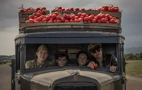 „Catch-22”, a lui George Clooney, are trailer și dată de lansare. Serialul va veni și la HBO România