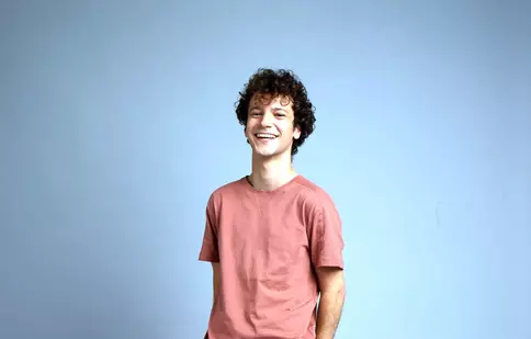 Nejat Uygur Jr., HIKMET, din serialul „Povestea noastră”, duce tradiția familiei mai departe