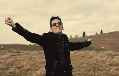 VIDEO. Ștefan Bănică lansează un nou single cu videoclip: „Până la cer”