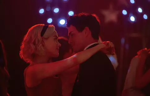 GALERIE FOTO. Au apărut primele imagini din partea a doua a serialului „Sabrina: Între lumină și întuneric”