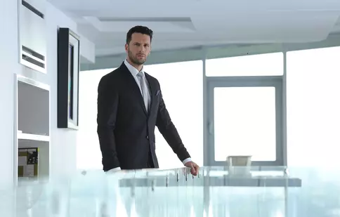 Vlad ajunge, în cel de-al patrulea episod, în casa părintească pentru prima dată după schimbarea identității