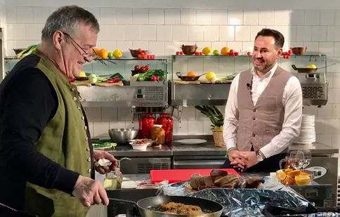 Un politician la cratiță! Primarul Gheorghe Falcă este invitatul lui Mircea Dinescu la „Politică şi delicateţuri”