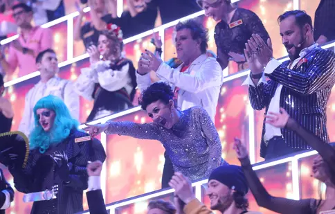 O interpretă de 60 de ani încearcă să impresioneze în cadrul emisiunii „Cântă acum cu mine”: „Urc pe scenă după o pauză de 20 de ani!”