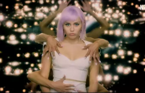 Netflix dezvăluie trailer-ul, distribuția și data de lansare pentru sezonul 5 al serialului „Black Mirror”