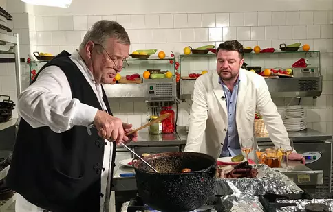 GALERIE FOTO. Duminica aceasta, actorul Andrei Duban pleacă flămând de la „Politică şi delicateţuri”…