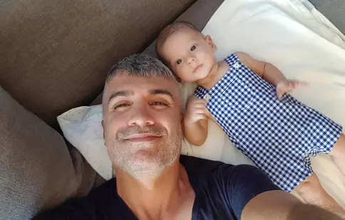 FOTO. Fiul lui Özcan Deniz a împlinit un an. Aflaţi cum şi-a sărbătorit fiul actorul din „Mireasa din Istanbul”