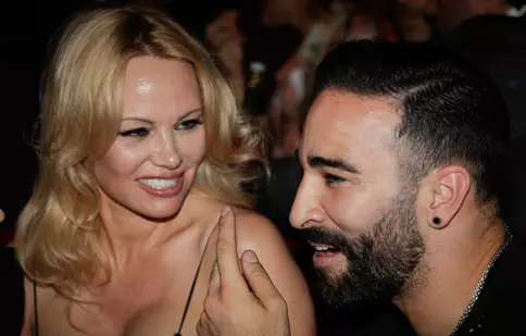 Pamela Anderson s-a despărţit de fotbalistul Adil Rami: „Este un monstru. Ducea o viaţă dublă”