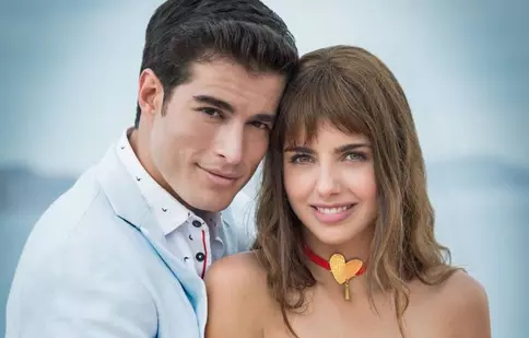 FOTO. Danilo Carrera și Michelle Renaud, protagoniștii telenovelei „Raze de lună”, sunt împreună