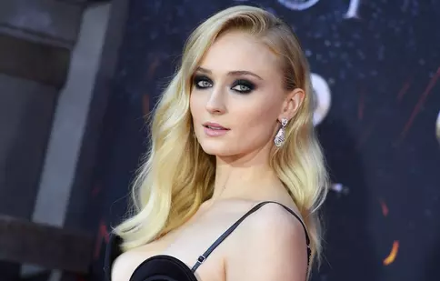 Sophie Turner s-a distrat la petrecerea burlăcițelor. Cine i-a fost alături