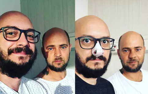 Prezentatorul și regizorul show-ului “Te cunosc de undeva!”, Cosmin Seleși și Cătălin Bugean, pe patul de spital