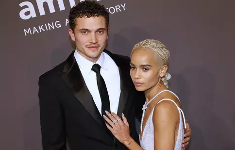 Actorii Zoe Kravitz şi Karl Glusman s-au căsătorit în secret la Paris