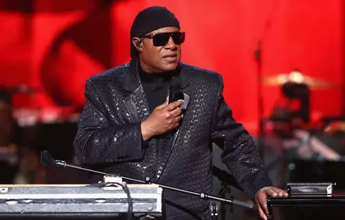 Stevie Wonder va fi supus unui transplant de rinichi. Artistul a făcut anunţul pe scenă: „Am un donator“