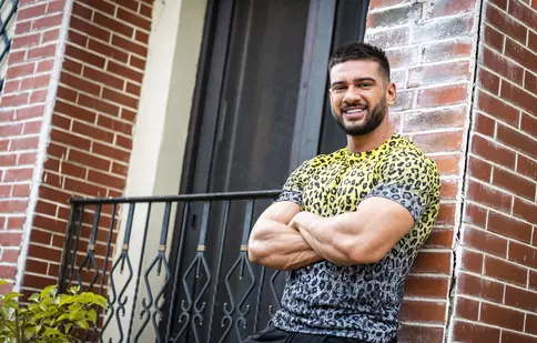 GALERIE FOTO. Dorian Popa şi-a petrecut ziua de naştere pe platoul de filmare ale serialului „Sacrificiul”