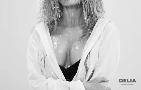 VIDEO. Delia lansează un nou videoclip: „Dragoste cu dinți”