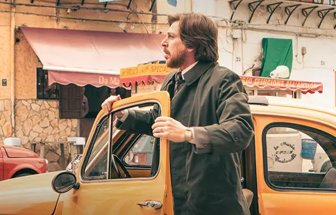 Sezonul al doilea al serialului „Mafia ucide doar vara” începe mâine, la FilmBox Premium