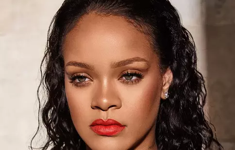 VIDEO. Rihanna lansează o carte autobiografică vizuală
