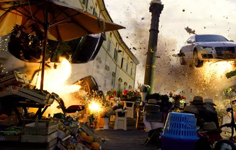 GALERIE FOTO. Cum arată Ryan Reynolds în trailerul oficial „6 Underground”