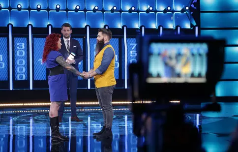 Un cuplu special își testează norocul în această seala în cadrul emisiunii „The Wall- Marele Zid”