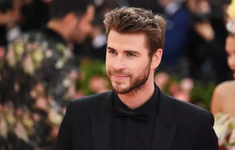 FOTO. Liam Hemsworth are o nouă iubită. Ce femeie a înlocuit-o pe Miley Cyrus