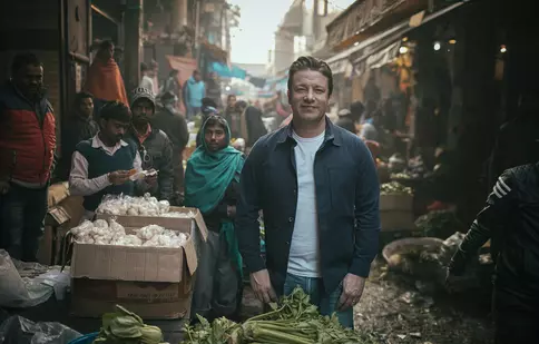 Jamie Oliver revine la TV Paprika cu o emisiune nouă. Ce noutăți mai are postul în grila din această lună